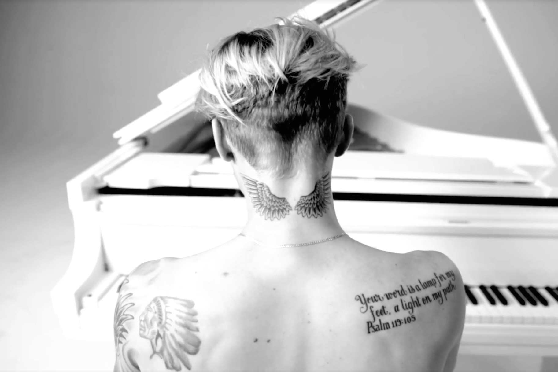 neck tattoo s on Bieber Justin  Very Everything His Reveals Tattoos About Real