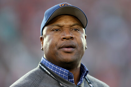 Bo Jackson on the field before the 2014 Vizio BCS National Championship Game