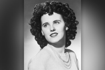 Head shot of aspiring actress Elizabeth Short