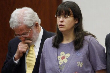 Andrea Yates (R) at her retrial