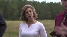 Cold Justice: Kelly Siegler Visits the Area Where Carrie Leonard's Remains Were Found (Season 5, Episode 15)