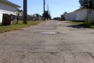 A view of the alley and the back of houses featured on Dateline: The Smoking Gun season 1 Episode 4