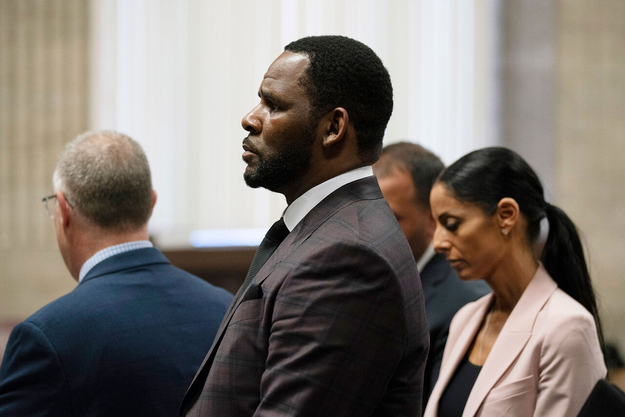 R. Kelly Prosecutors Rest In Child Porn, Trial Fixing Case | Crime News