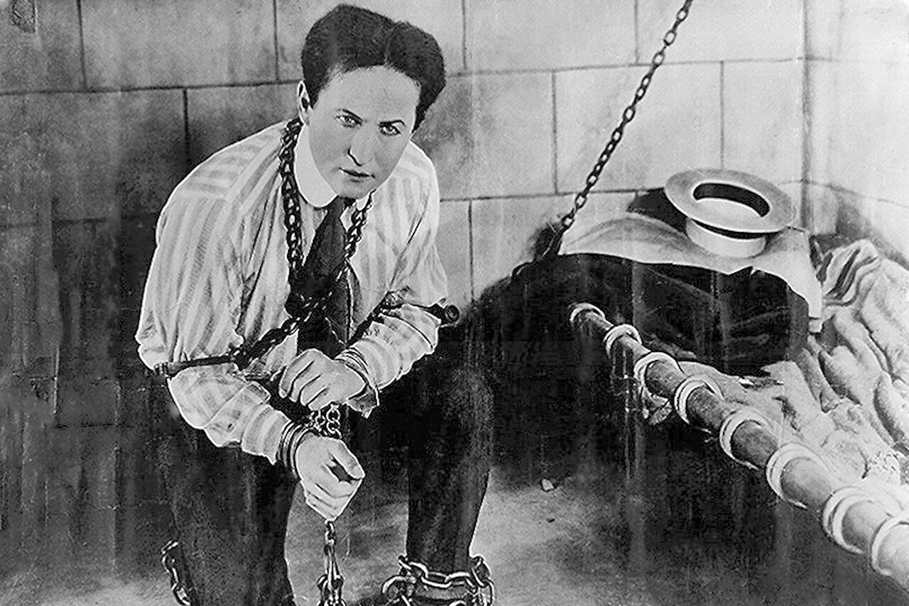harry houdini pictures of his tricks