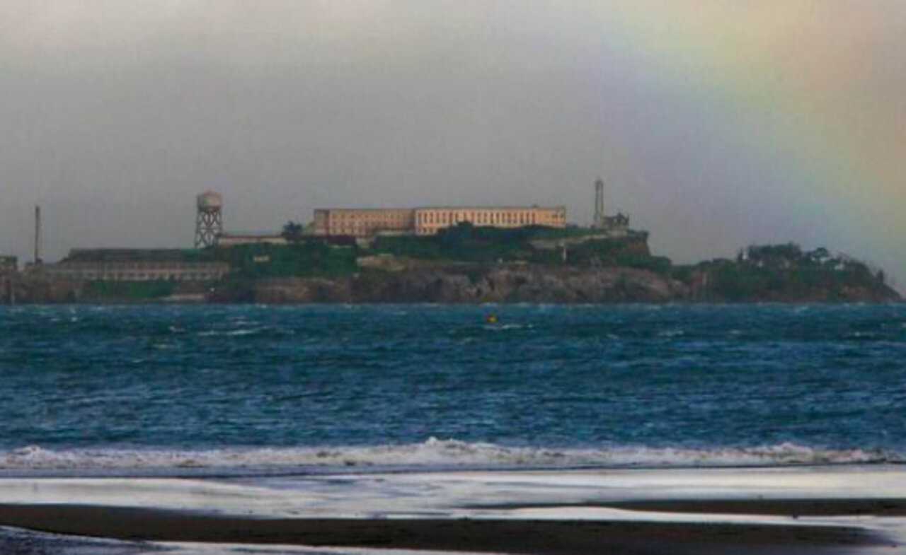 Alcatraz inmates survived infamous 1962 escape, letter suggests - CBS News